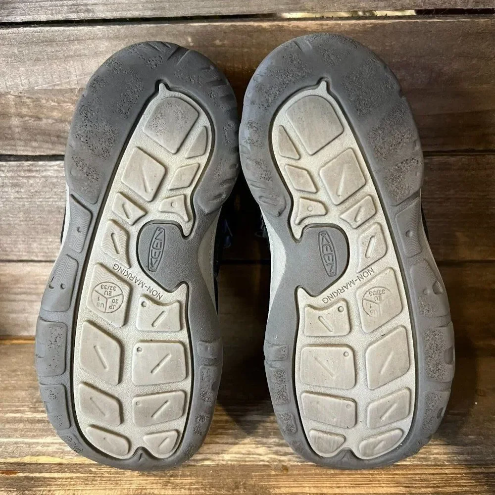 Childrens Kids Keen‎ Knotch Hollow Black Outdoor Water Sneakers Shoes Size 1 Y